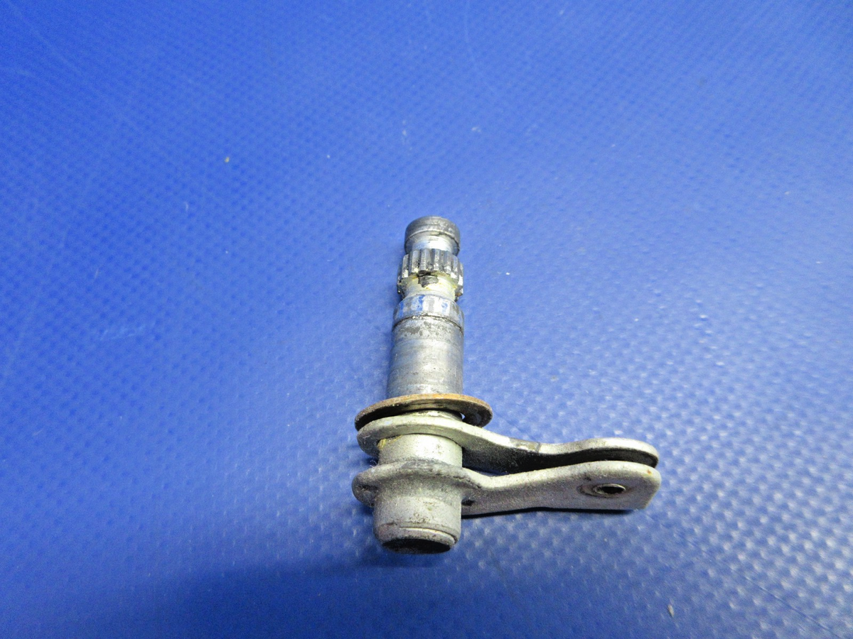 Cessna 172 / 172M LH Cabin Door Handle Shaft P/N 1511212-6 (0926-867)8