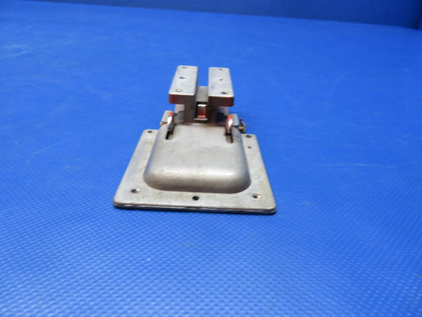 Cessna 150 RH Door Latch Mounting Plate & Housing Assy P/N 0413388-1 (0724-1832)