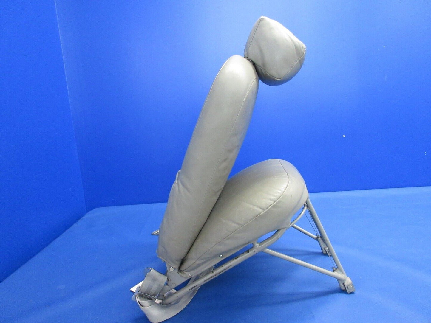 Piper PA-23-250 Aztec Front Seat Assy LH P/N 16450-02 (0624-891)
