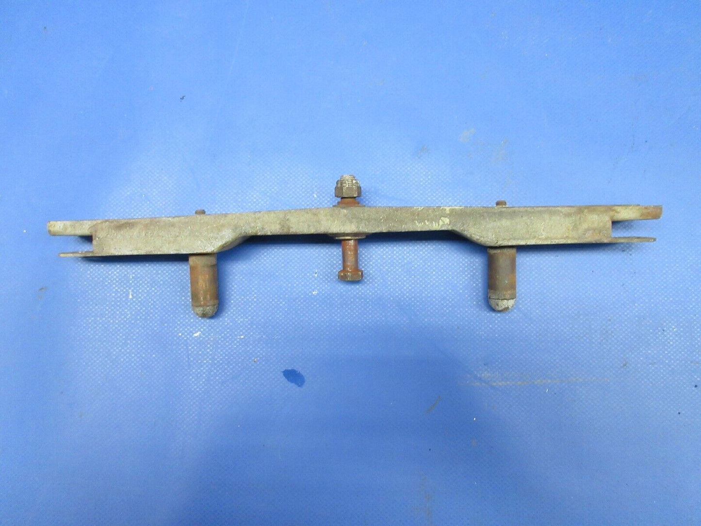Piper PA-23-250 Aztec Nose Gear Steering Arm Assy P/N 17310-00 (0624-781)