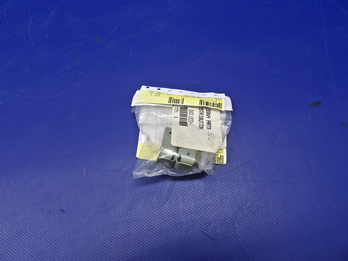 Cessna 150 Vertical Fin Upper Hinge Half P/N 0431033-1 NOS (0426-1233)2