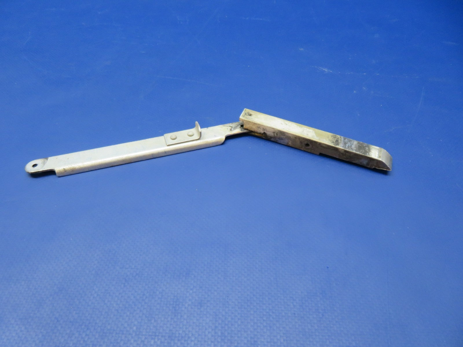 Cessna 182 / 182H Cabin Door LH Latch P/N 0711061-6 (0226-215)8