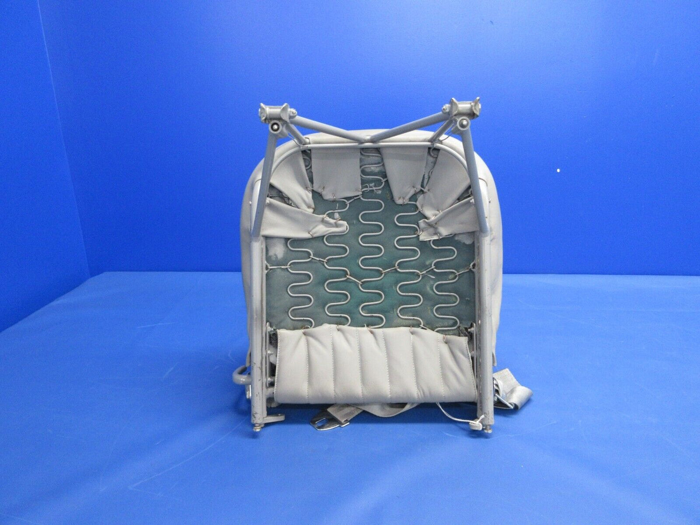 Piper PA-23-250 Aztec Front Seat Assy RH P/N 16450-03 (0624-892)