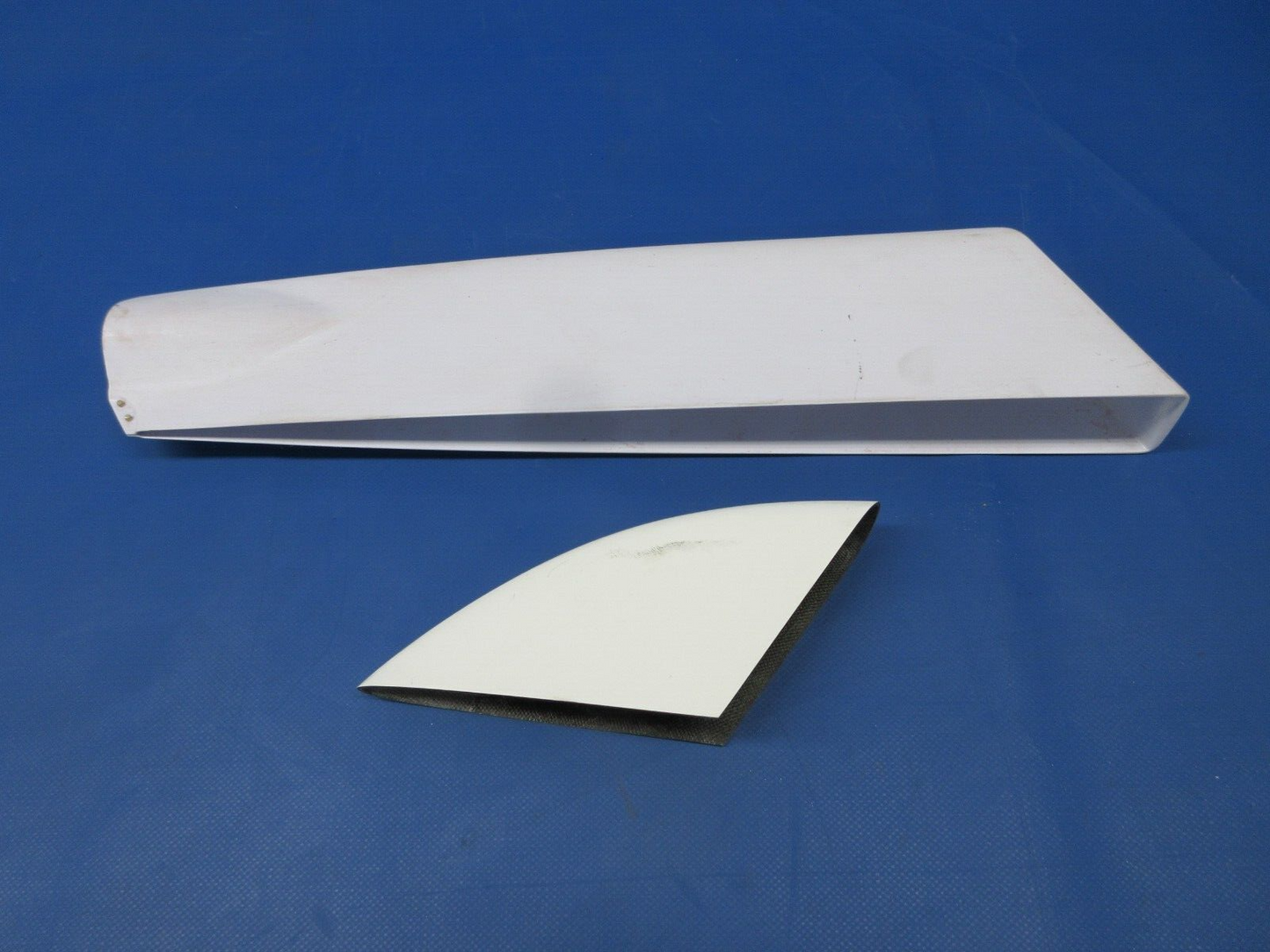 Cessna 150 Rudder Tip and Cap P/N K0431013-3-791 NOS (0624-1439)0