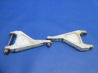 Piper PA-32RT-300T Lance II RH Main Landing Gear Torque Link 67012-00 (0924-863)