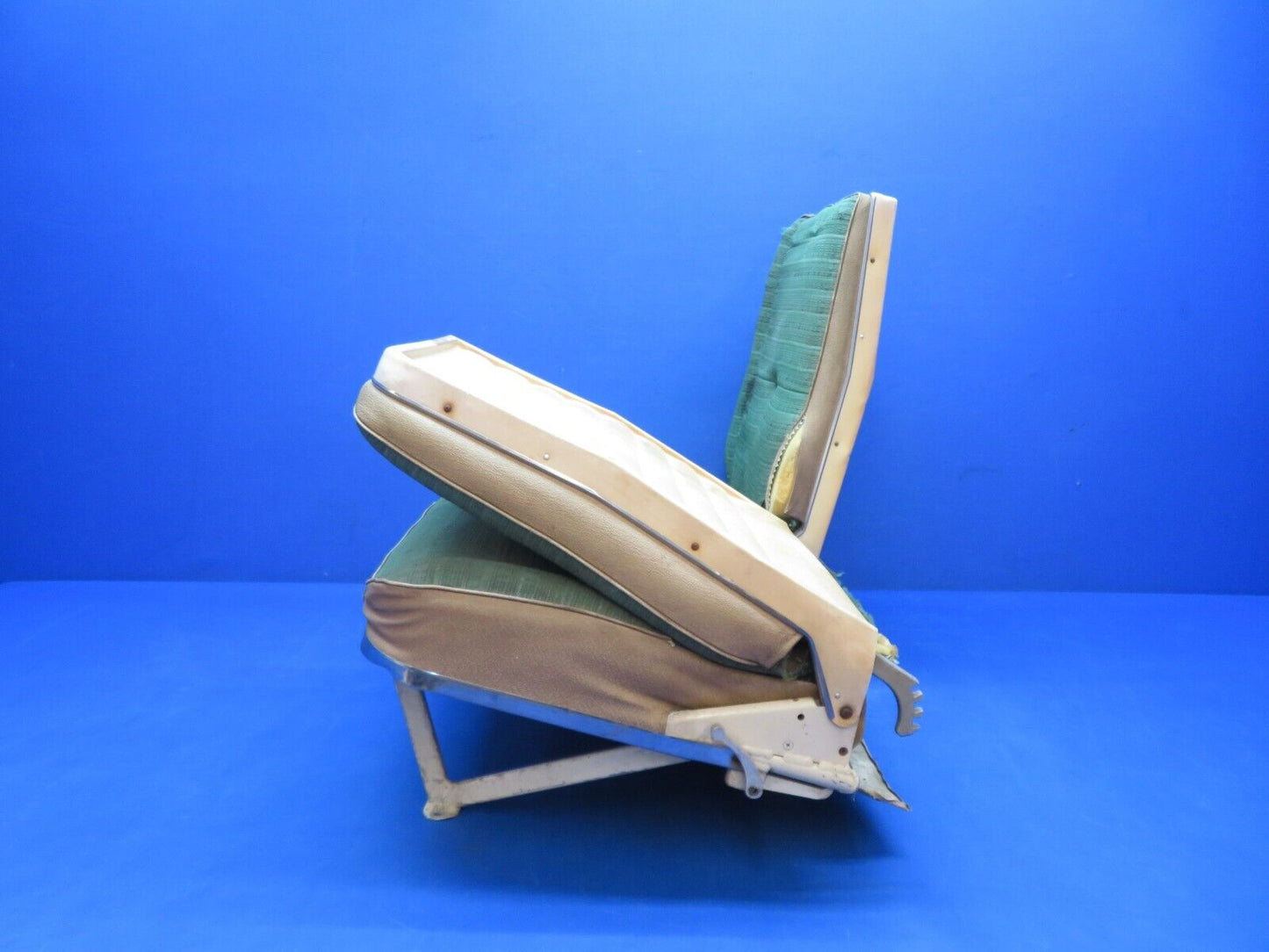 Cessna 172 / 172E Rear Seat Individually Reclining  P/N 0500210-28 (1123-246)