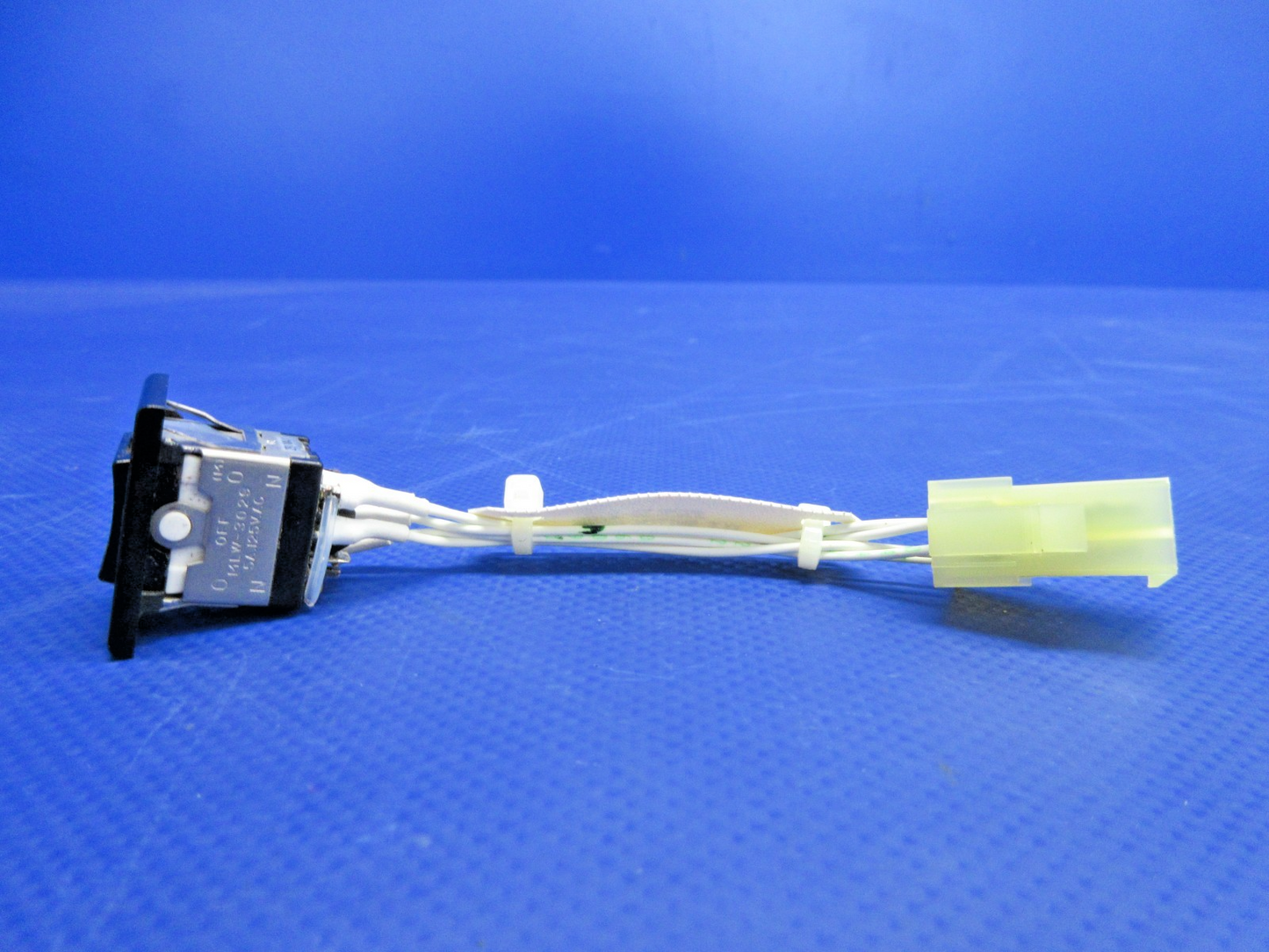 Cessna ELT Switch P/N 3929138-2 NOS (0826-733)5