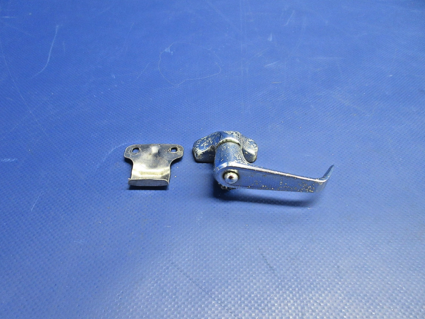 Cessna 172 / 172M LH Cabin Door Window Latch P/N S1483-2 (0826-726)0