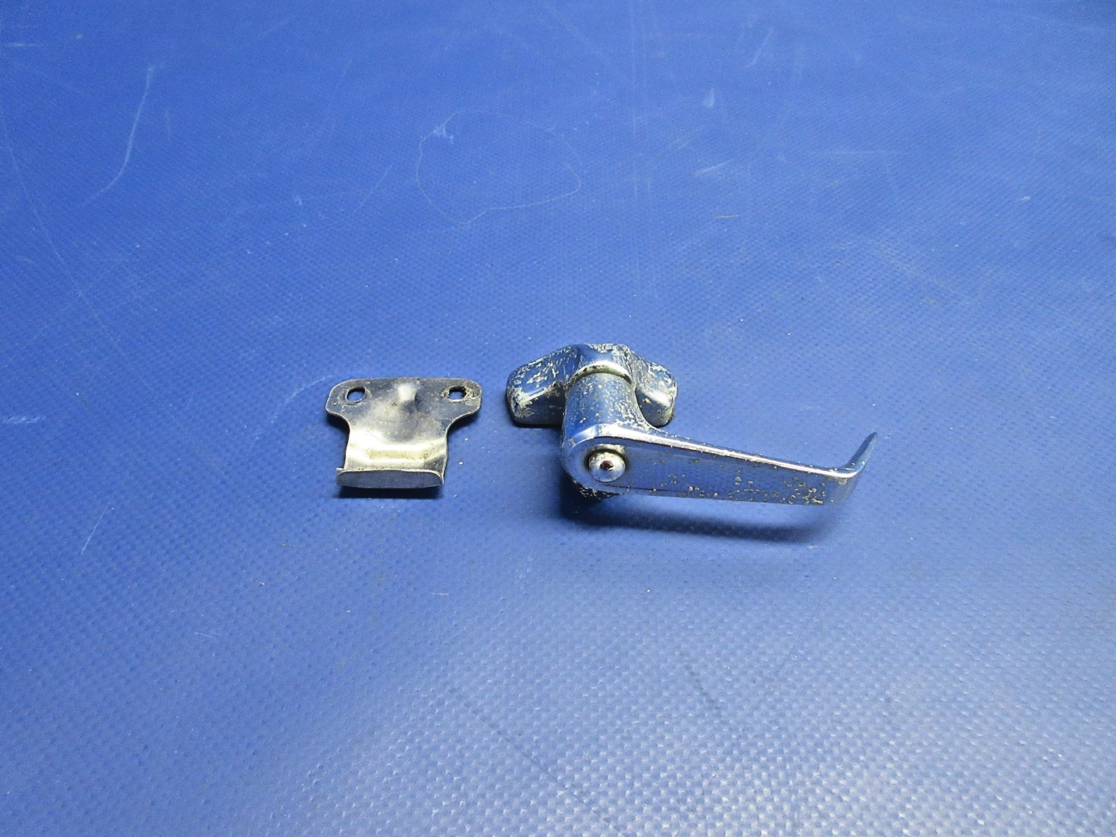 Cessna 172 / 172M LH Cabin Door Window Latch P/N S1483-2 (0826-726)0