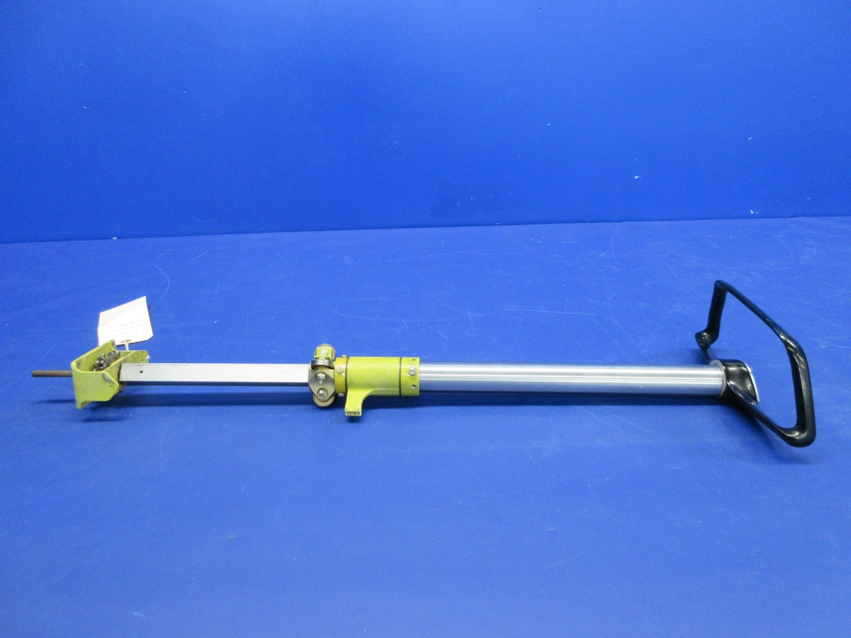 Piper PA-24-250 Comanche Pilot Control Wheel / Yoke P/N 20965-00 (0526-836)4