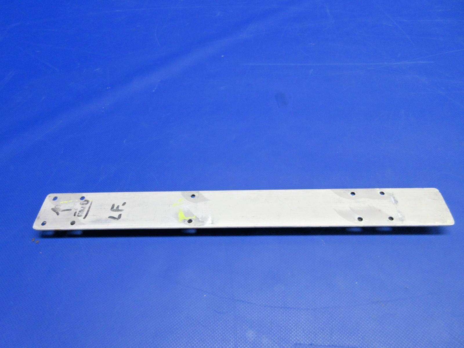 =Beech D95A Travel Air Rear Seat Center Seat Track P/N 95-420016-23 (0326-731)8