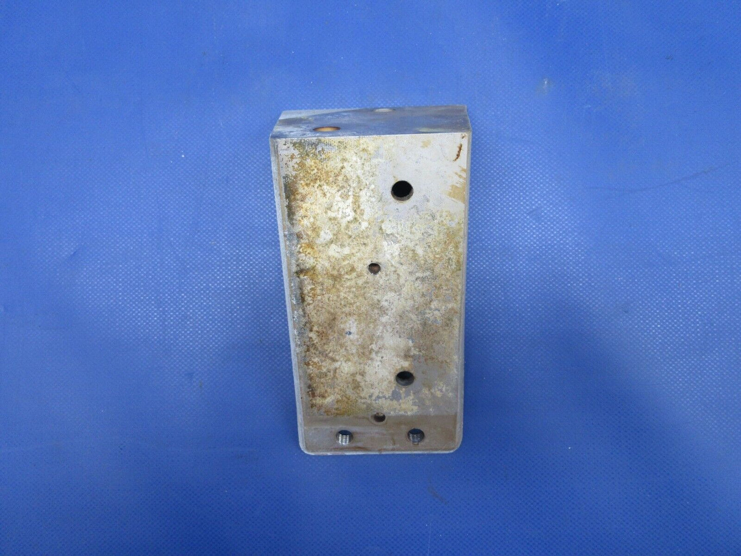 Grumman Yankee AA-1B Main Landing Gear Bracket RH P/N 5701064-2 (0424-1410)
