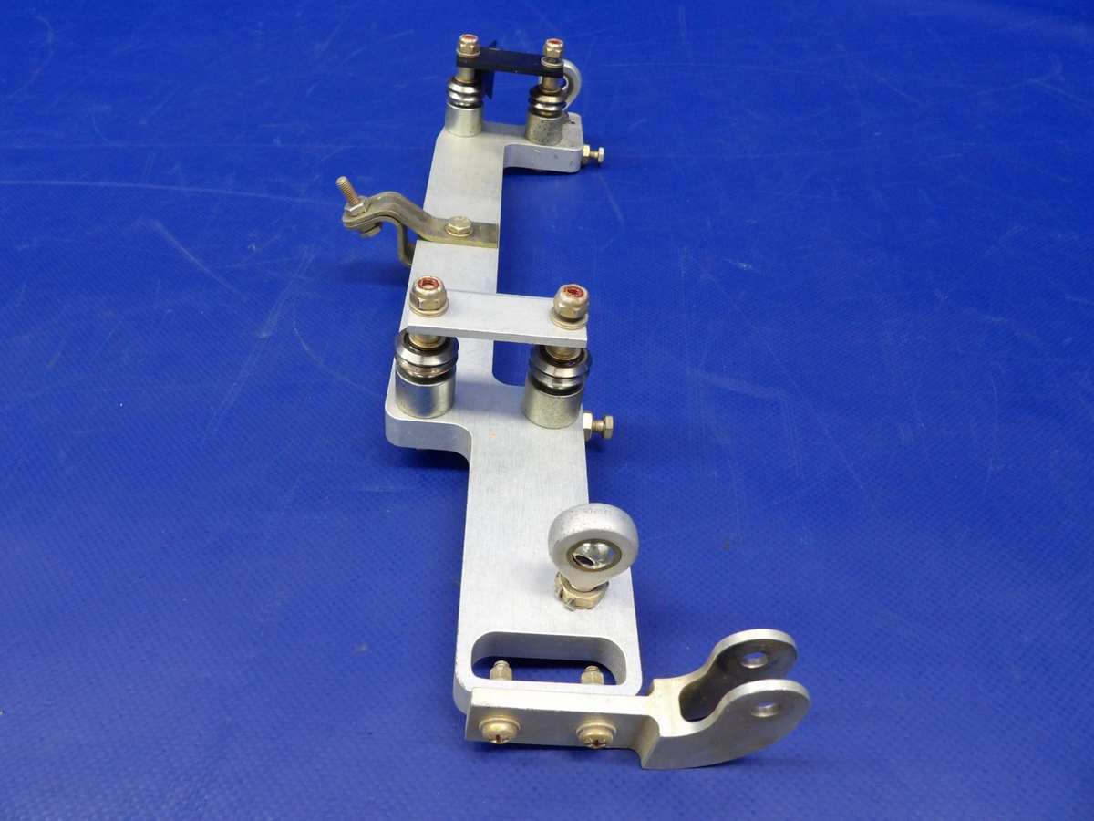 Cirrus SR22 Yoke Bearing Mount RH P/N 14938-002 (0926-1209)5