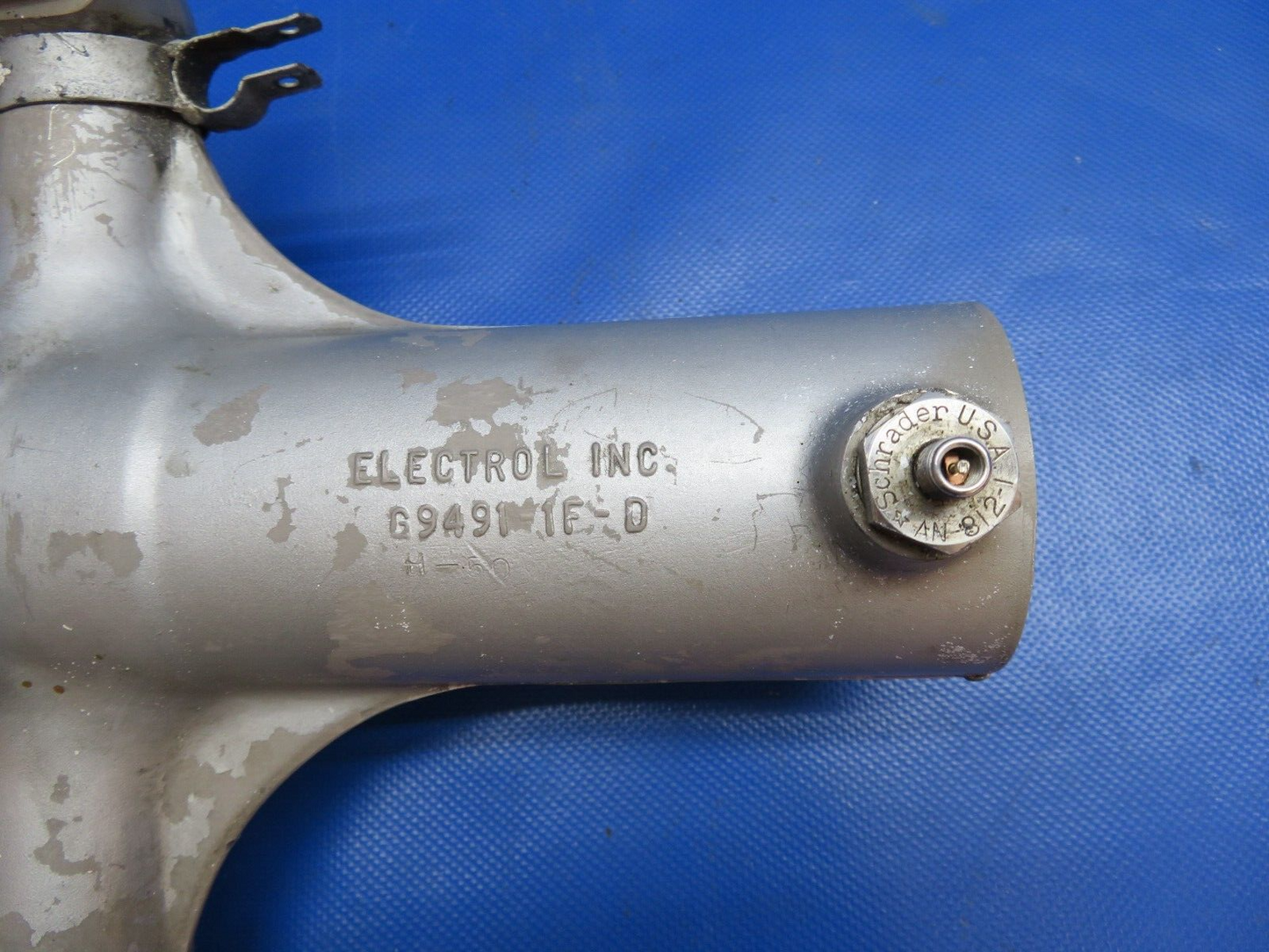 Piper PA-23-250 Aztec RH Main Gear Strut Housing 751-929, 31835-00 (0824-1772)