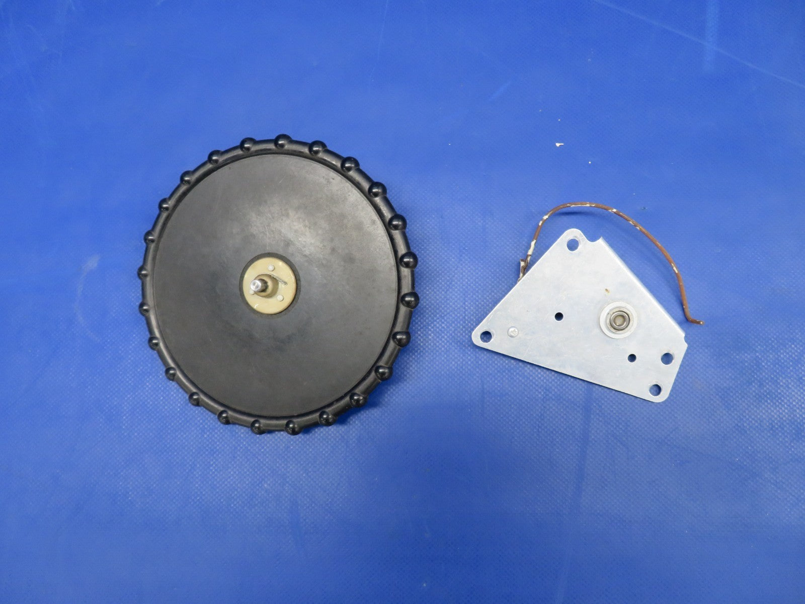 Cessna 172M Elevator Trim Wheel & Indicator P/N 0713642-1 (0826-409)5