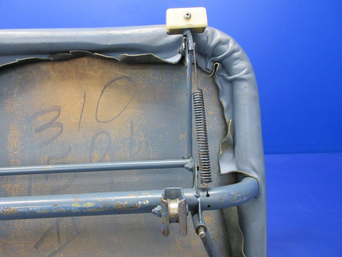 Cessna 310 / 310R RH Center Seat P/N 0812874-15 (1124-1434)