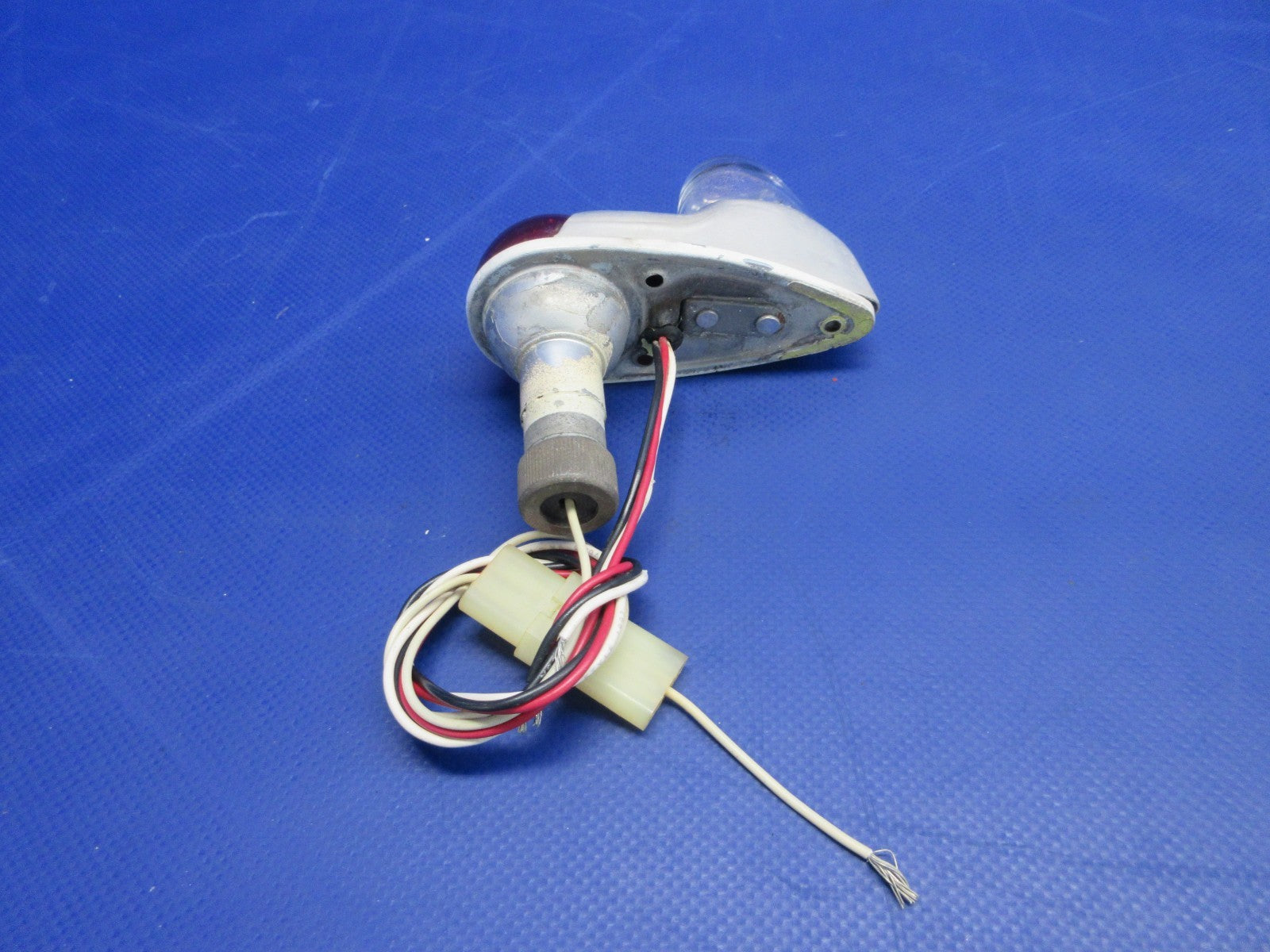 Beech F35 Bonanza LH Wing Tip Light w/ Strobe P/N 35-361702-2 TESTED (0626-897)2