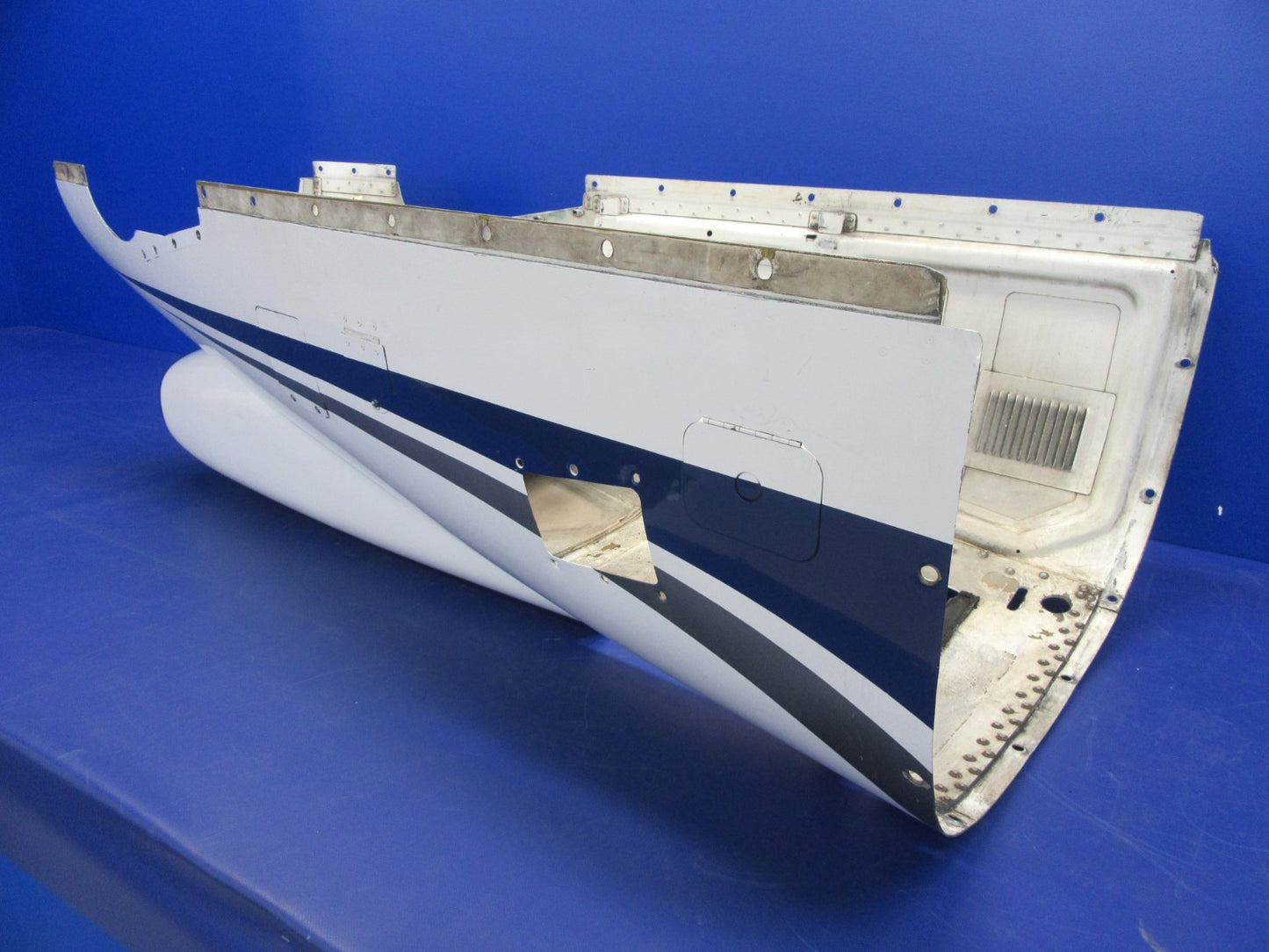 Piper PA-31T1 Cheyenne LH Lower Cowling P/N 50107-25 (0426-12)8