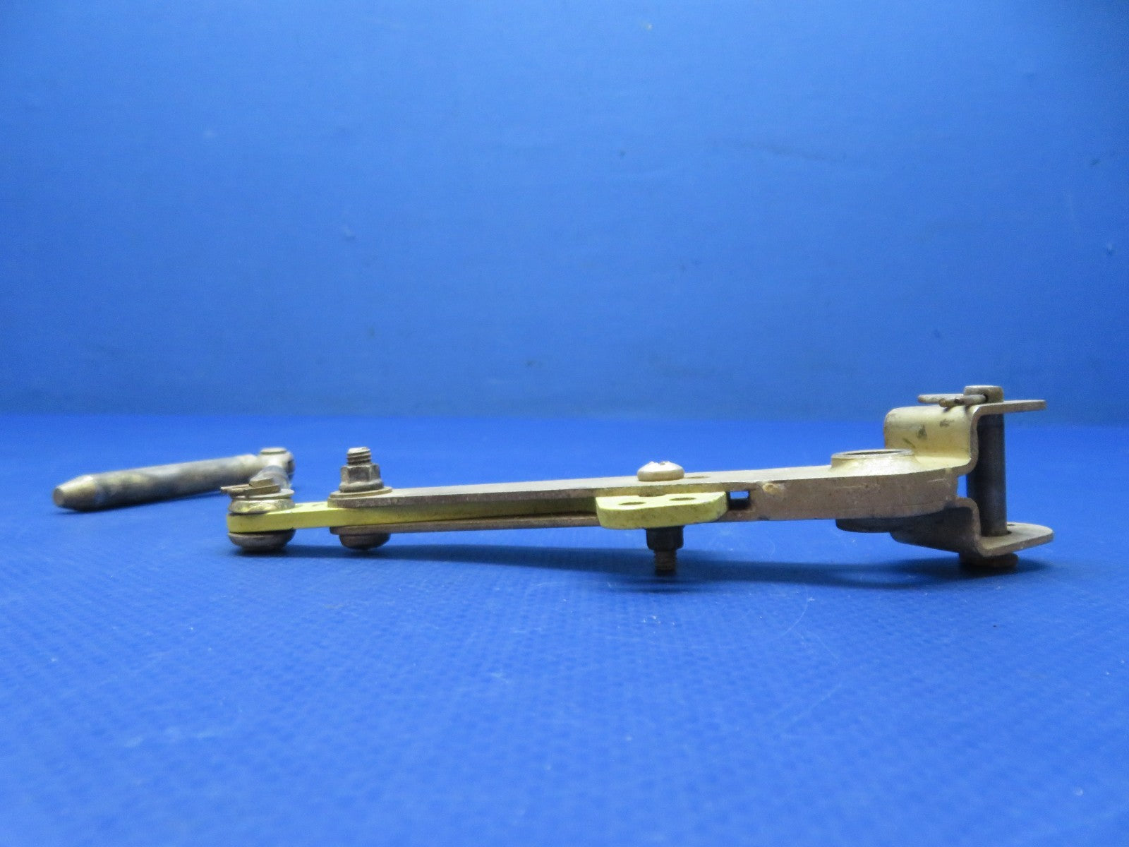 Beech 58 Cabin Door Latch, Bellcrank & Pin w/ Guide P/N 96-420033-47 (0326-155)10