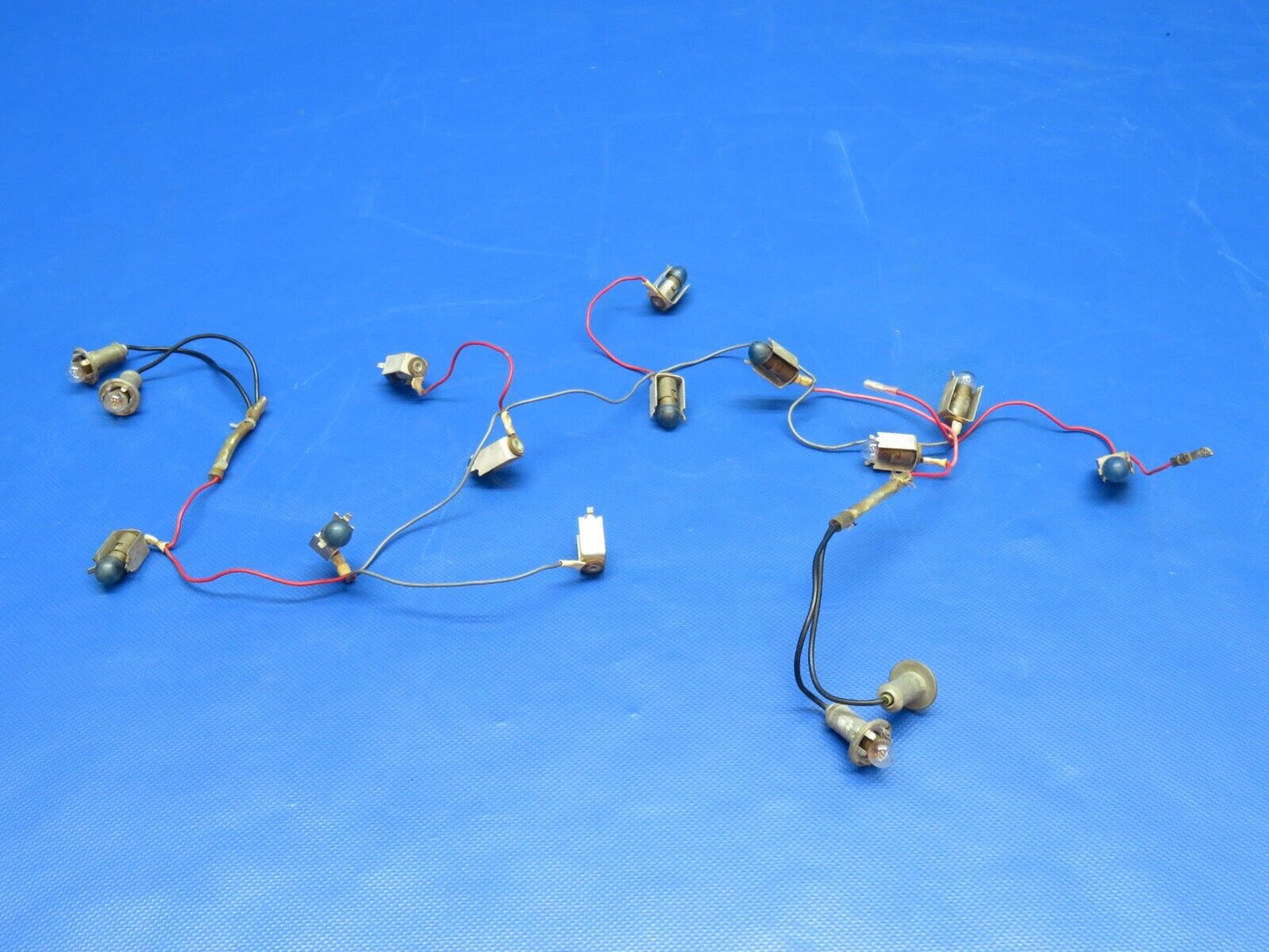 Piper PA-28R-200 Instrument Lamp Holder Assy P/N 565-516 LOT OF 15 (1223-1095)