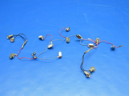 Piper PA-28R-200 Instrument Lamp Holder Assy P/N 565-516 LOT OF 15 (1223-1095)