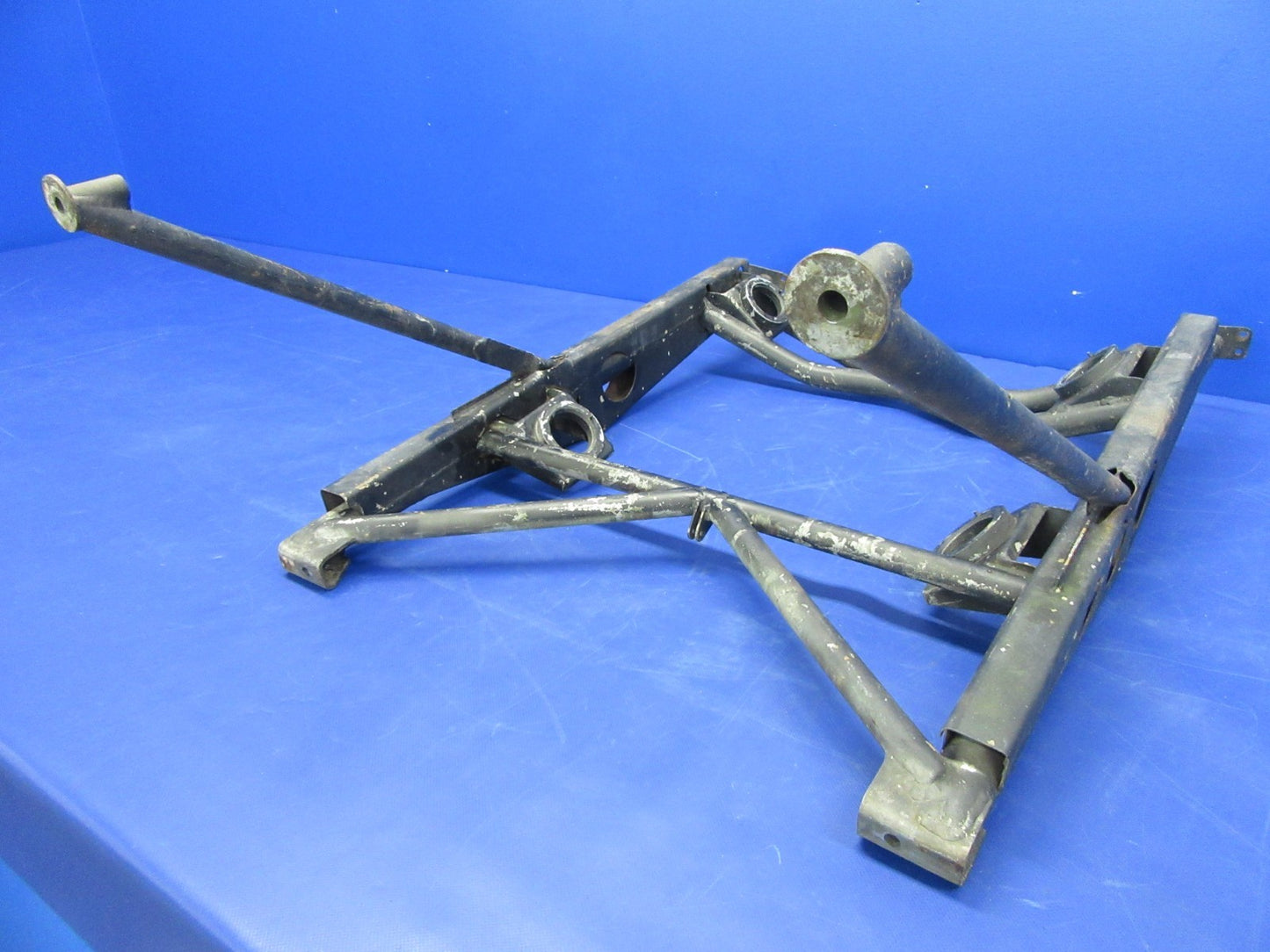 Beech 95-B55 Baron Engine Mount P/N 96-910005-75 LH or RH (0326-46)5