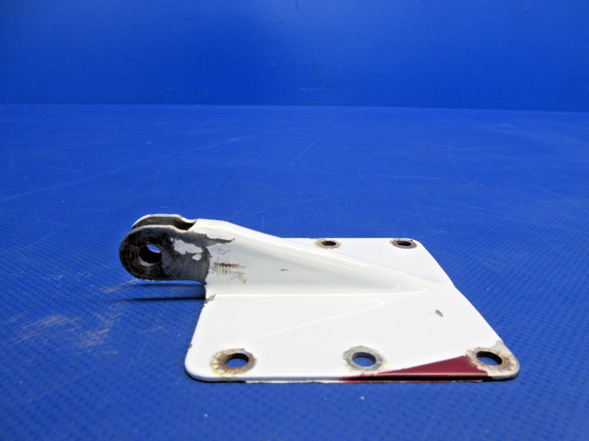 Piper PA-34-200T Seneca II Aft Cabin Door Hinge P/N 68174-00 LOT OF 2 (0626-889)7