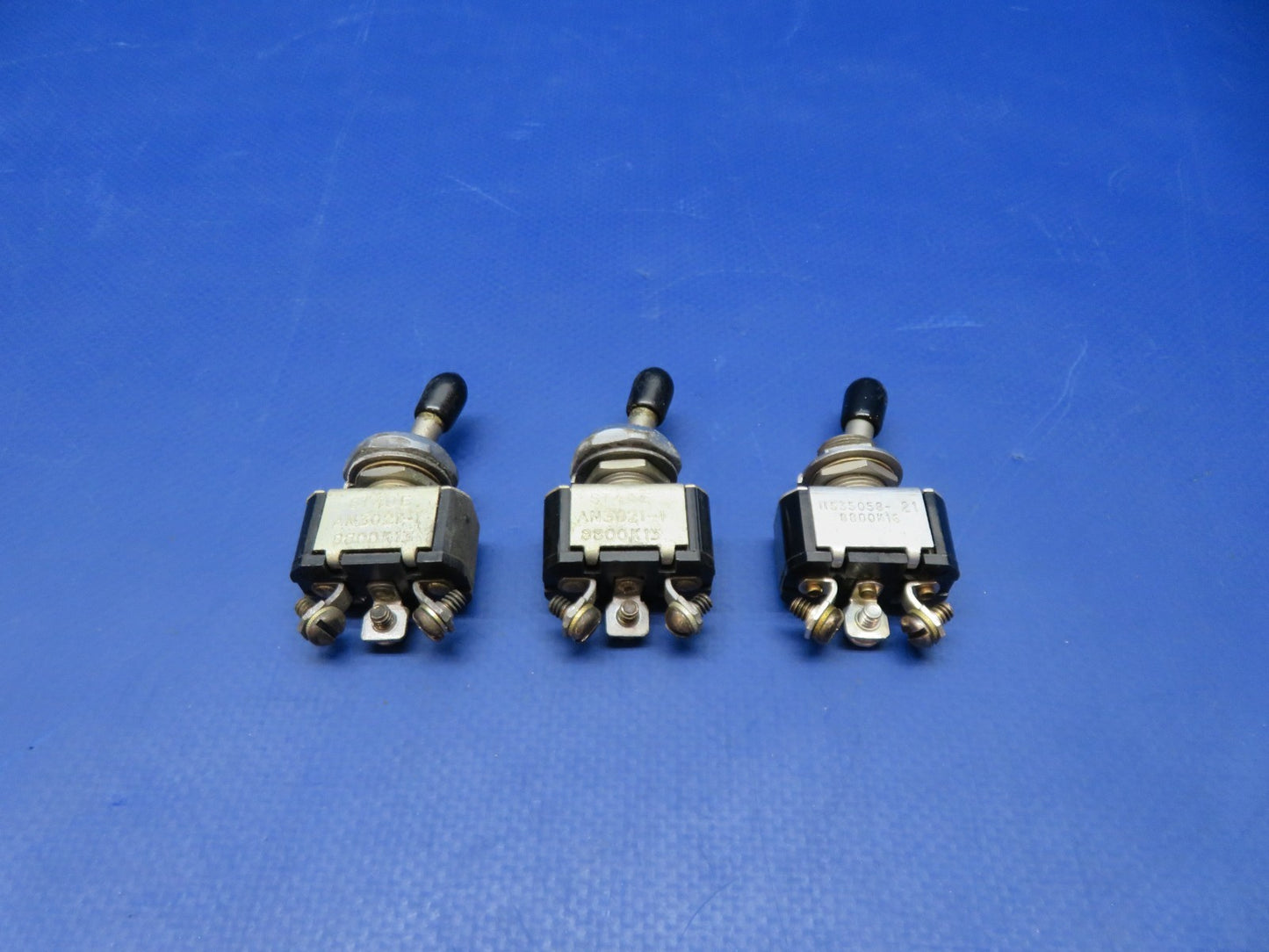Cessna 421 Toggle Switch Cutler-Hammer AN3021-1, MS35058-21 LOT OF 3 (0326-232)5