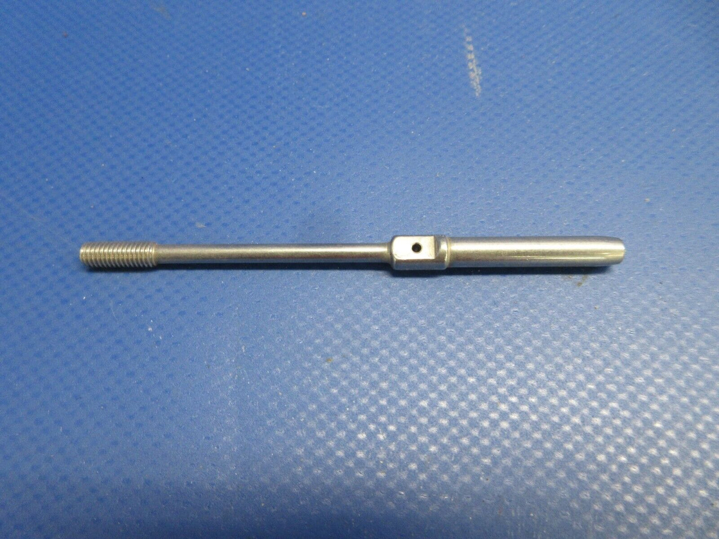 3/32 Cable Stud P/N MS21260-L3LH LOT OF 29 NOS (0524-1954)