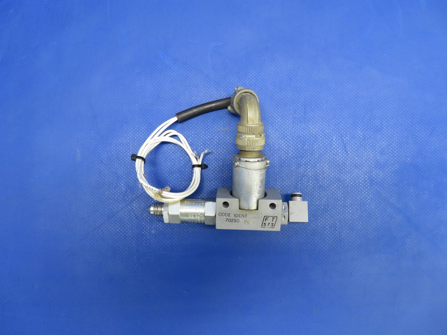 Cessna 421 Airesearch Solenoid Valve P/N 13104 TESTED (0826-401)1