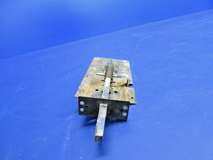 Cessna 150 / 152 RH Cabin Door Latch P/N 0511260-2 FOR PARTS (0926-899)11