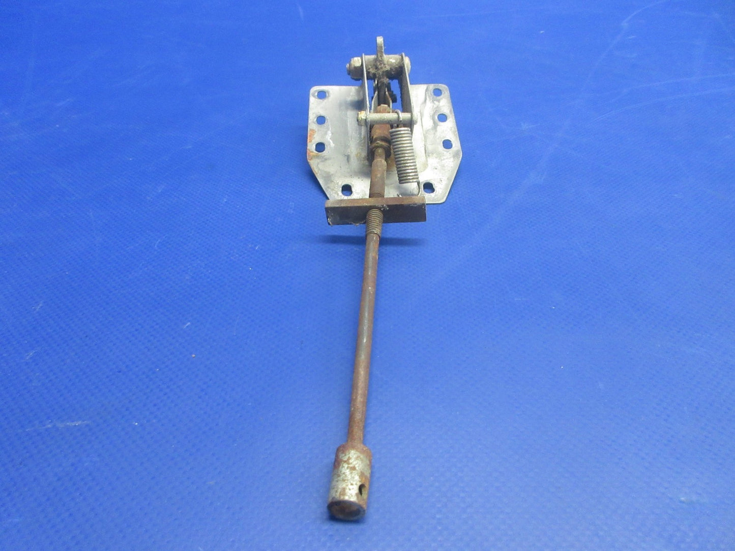 Rockwell Commander 112 Aft LH Cabin Door Latch P/N 43700-1 (0826-420)7