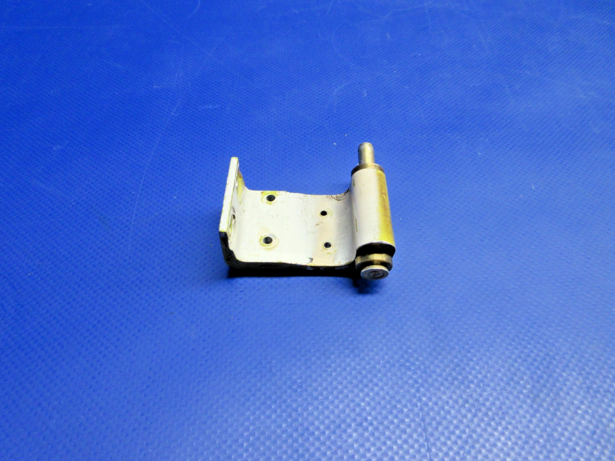 Beech 95-B55 Baron Cabin Door Upper Hinge 35-400018-12 (0926-862)0