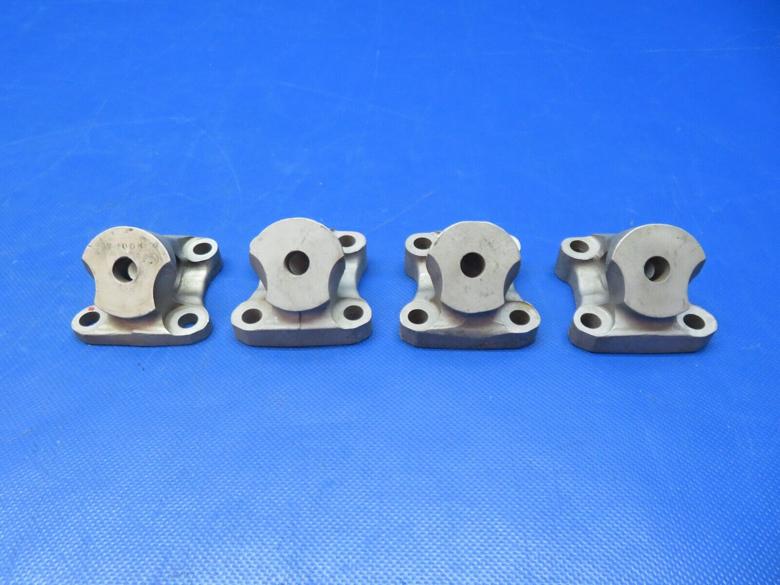 Continental 470 Series Engine Mount P/N 539914 LOT OF 4 (0524-107)