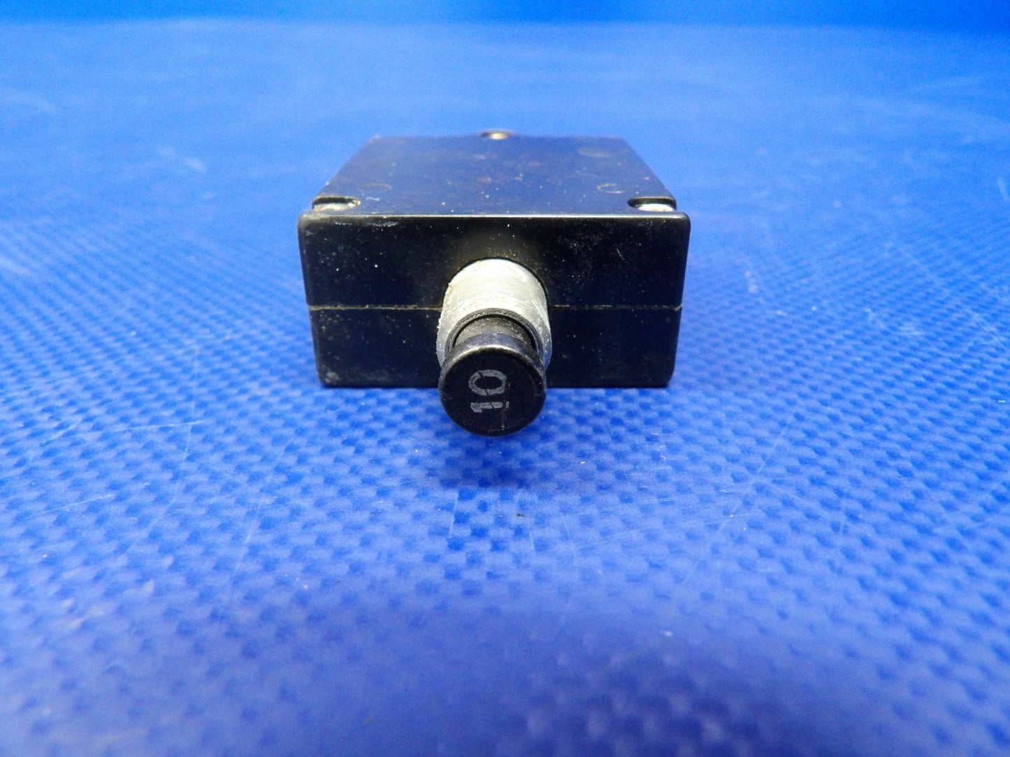 Piper Cheyenne Circuit Breaker 10 Amp P/N 819-210-102 LOT OF 12 (0626-1370)5