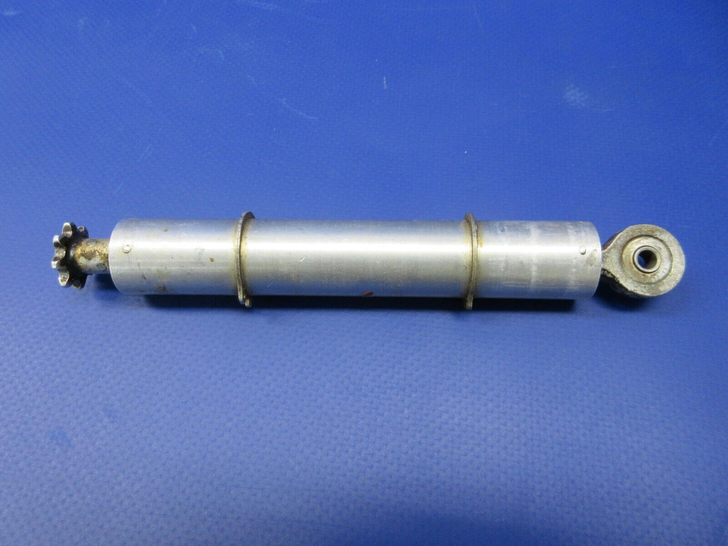 Cessna 310 / 310R Aileron Trim Tab Actuator P/N 0831278-11 (1224-1207)