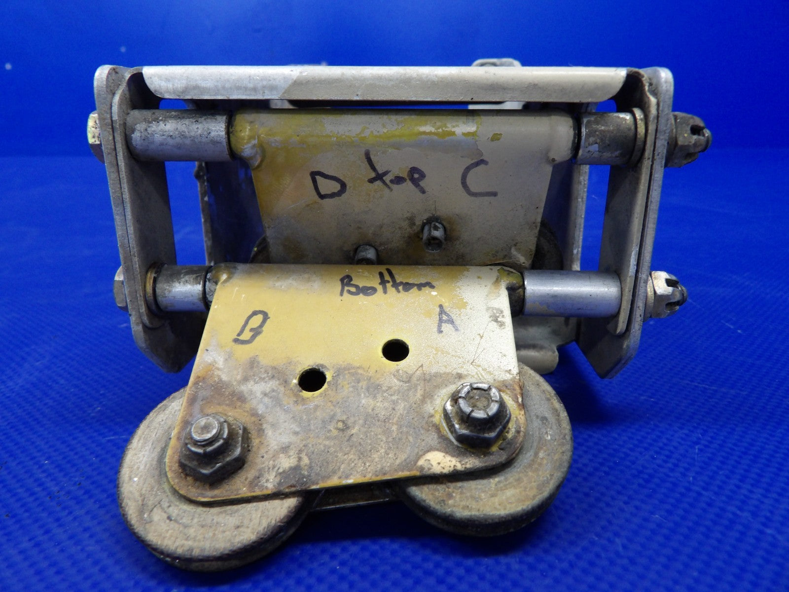 Piper PA-31T1 Cheyenne Elevator Trim Bracket P/N 49962-02 (0626-1308)9