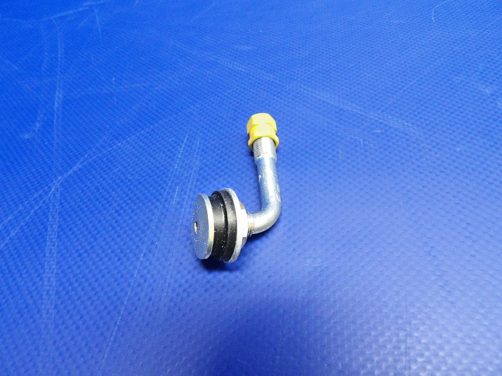 Beech King Air Nose Wheel Valve Stem P/N 50-300010-111 NOS (0426-1267)5