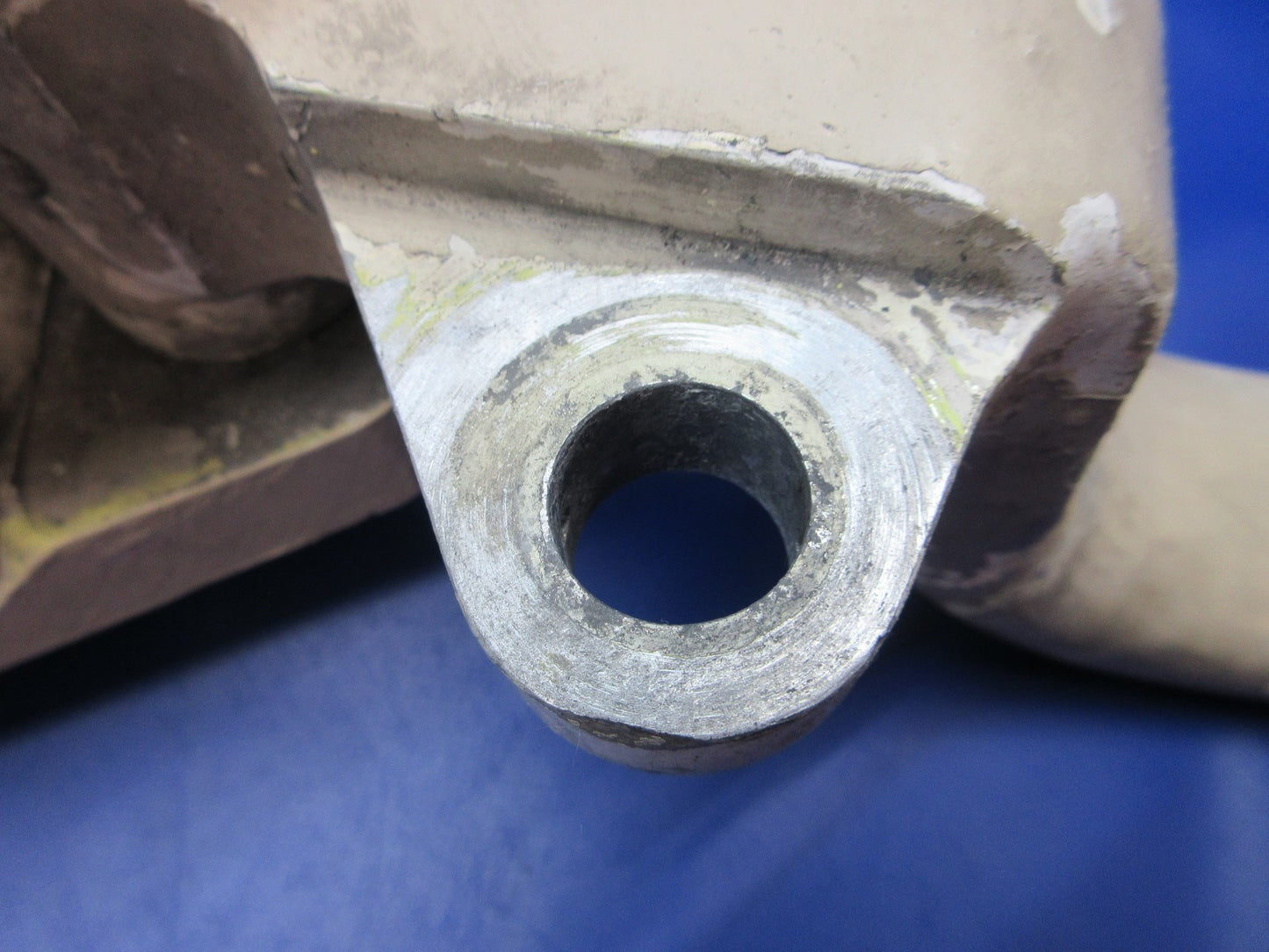 Beech 76 Duchess RH Main Landing Gear P/N 105-810019-2 (0526-2044)9