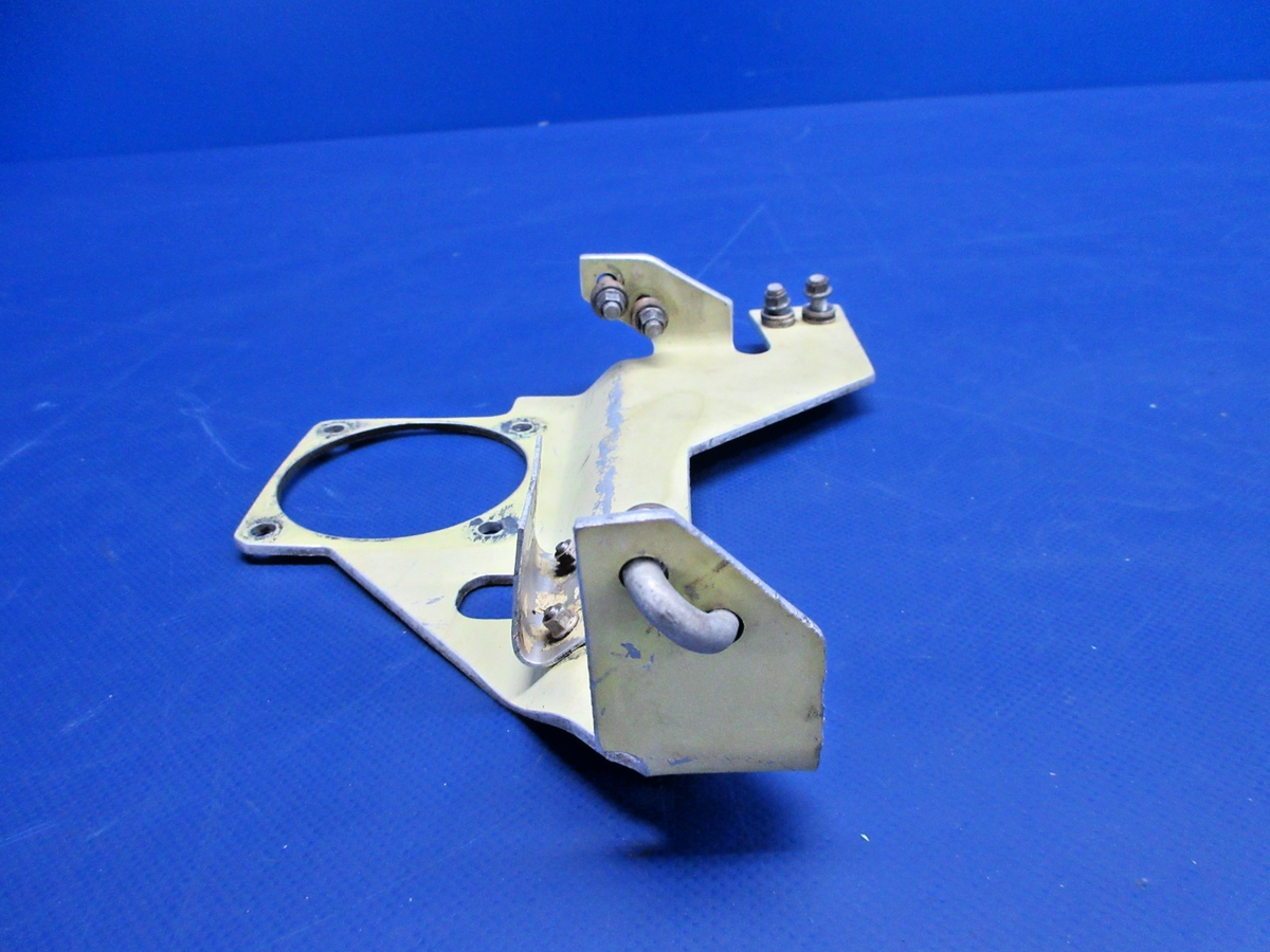 Beech 76 Duchess Engine Control Support Bracket P/N 105-940010-9 (0526-889)5