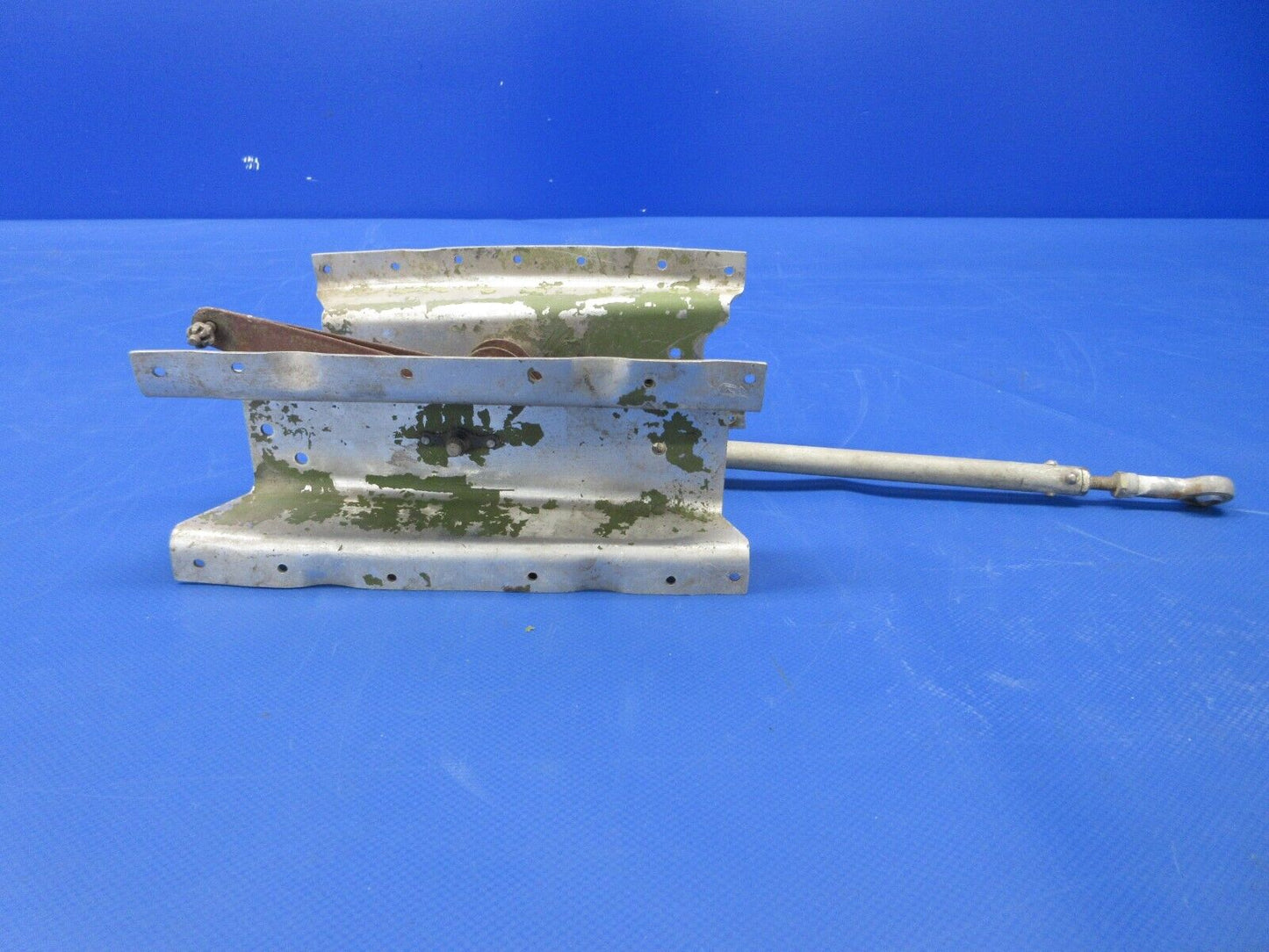 Cessna 210 Aileron Bellcrank Assy LH w/ Brackets & Rod P/N 1221087-1 (0624-1328)