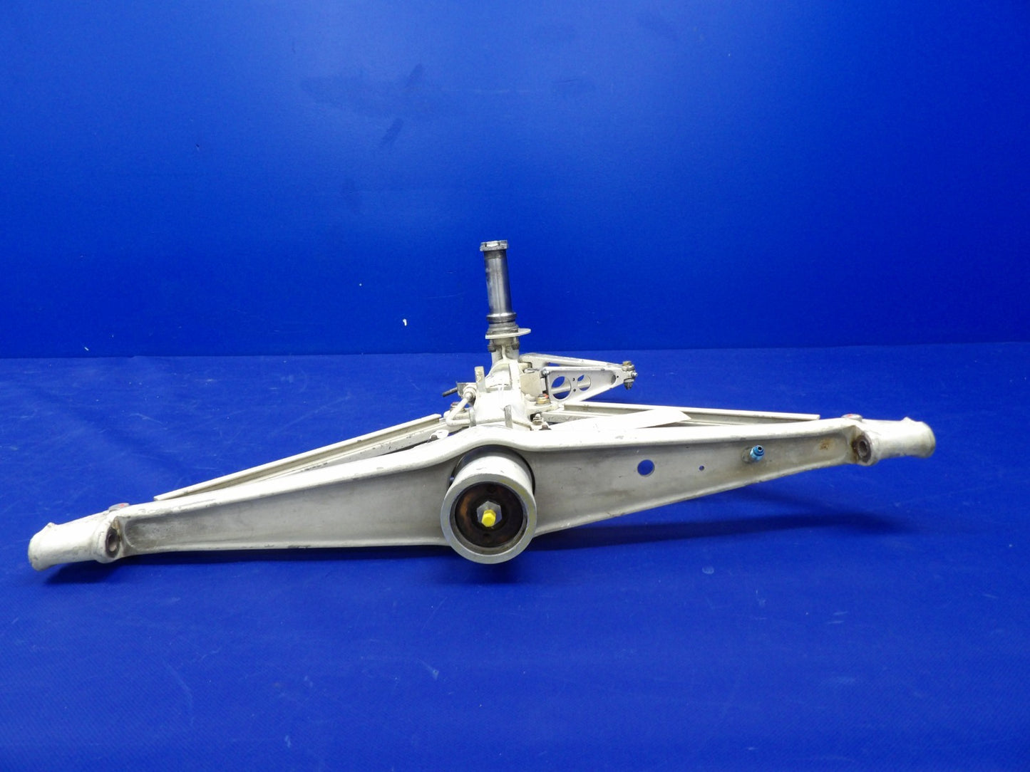 Beech D95A Travel Air Right Hand Main Gear P/N 95-810002-20 (0226-2046)5