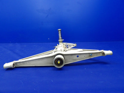 Beech D95A Travel Air Right Hand Main Gear P/N 95-810002-20 (0226-2046)5