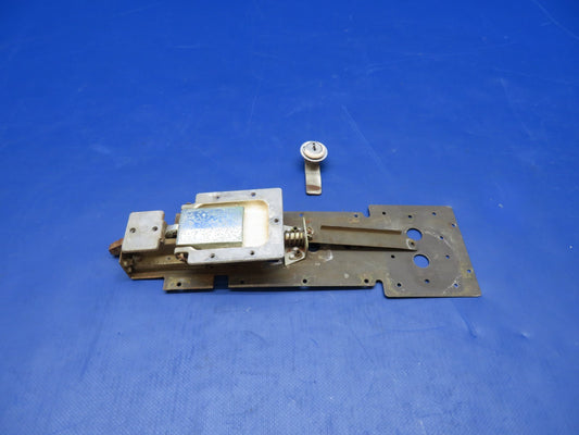 Cessna 172 / 172M Left Hand Cabin Door Latch P/N 0511256-1 (0826-1212)0