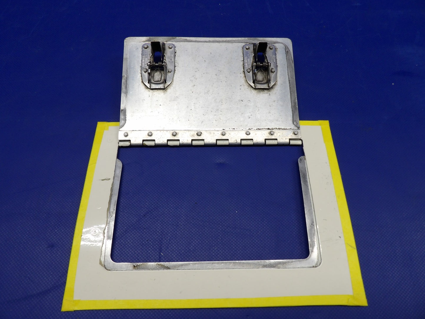 Beech 95 / D95A LH INBD / RH OTBD LWR Cowling Door P/N 95-910011-479 (0326-408)7