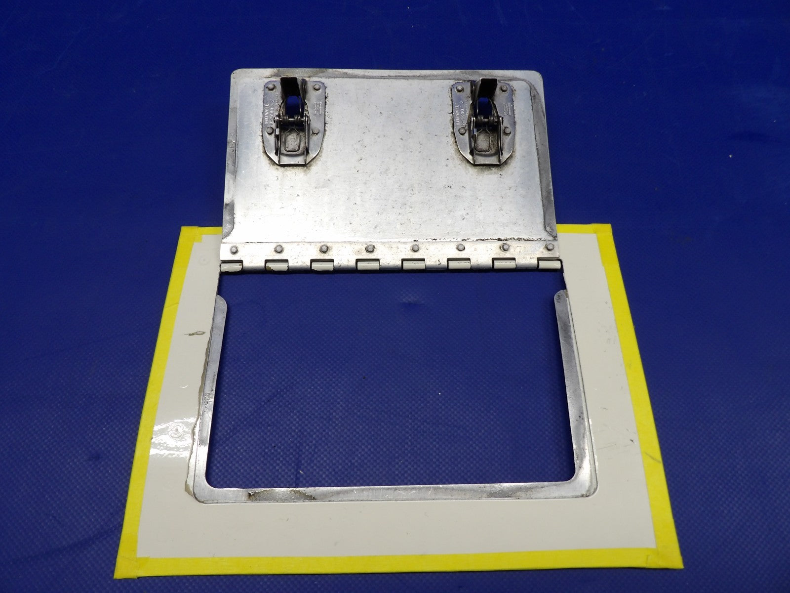 Beech 95 / D95A LH INBD / RH OTBD LWR Cowling Door P/N 95-910011-479 (0326-408)7