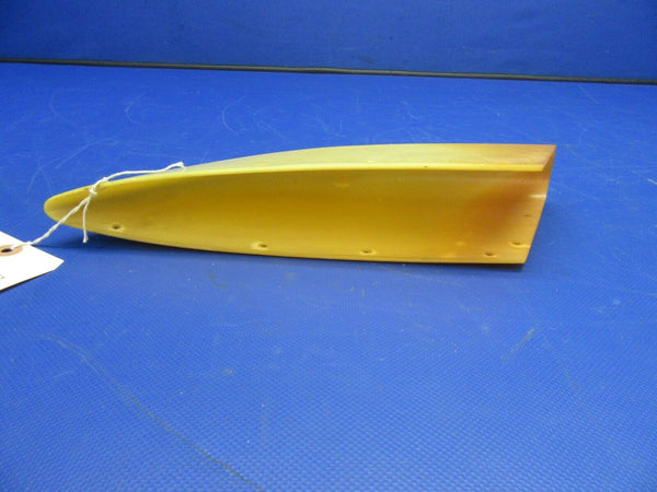 Cessna 172 Vertical Fin Tip No Beacon Base 0531006-33 (1021-359)