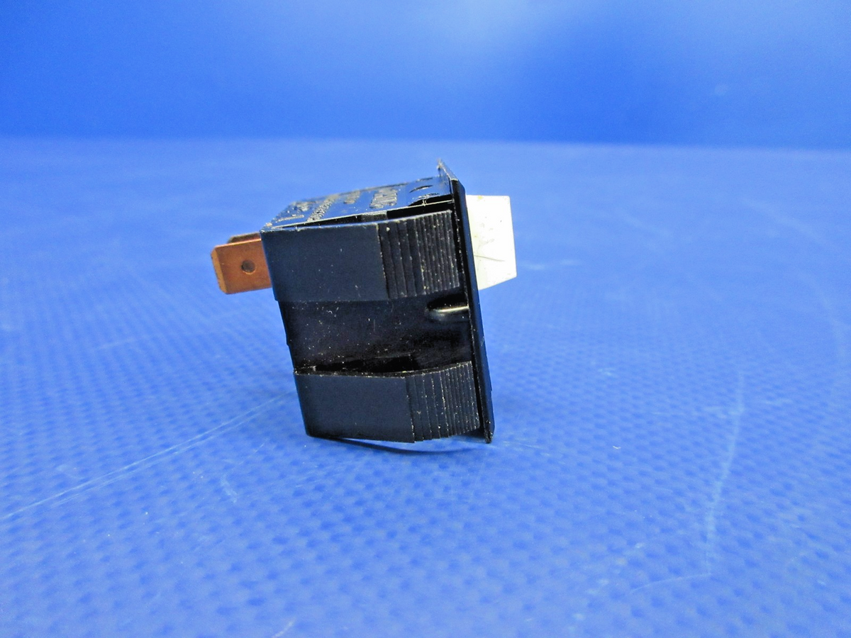 Cessna Switch LOT P/N S2160-5 LOT OF 4 NOS (0526-947)11