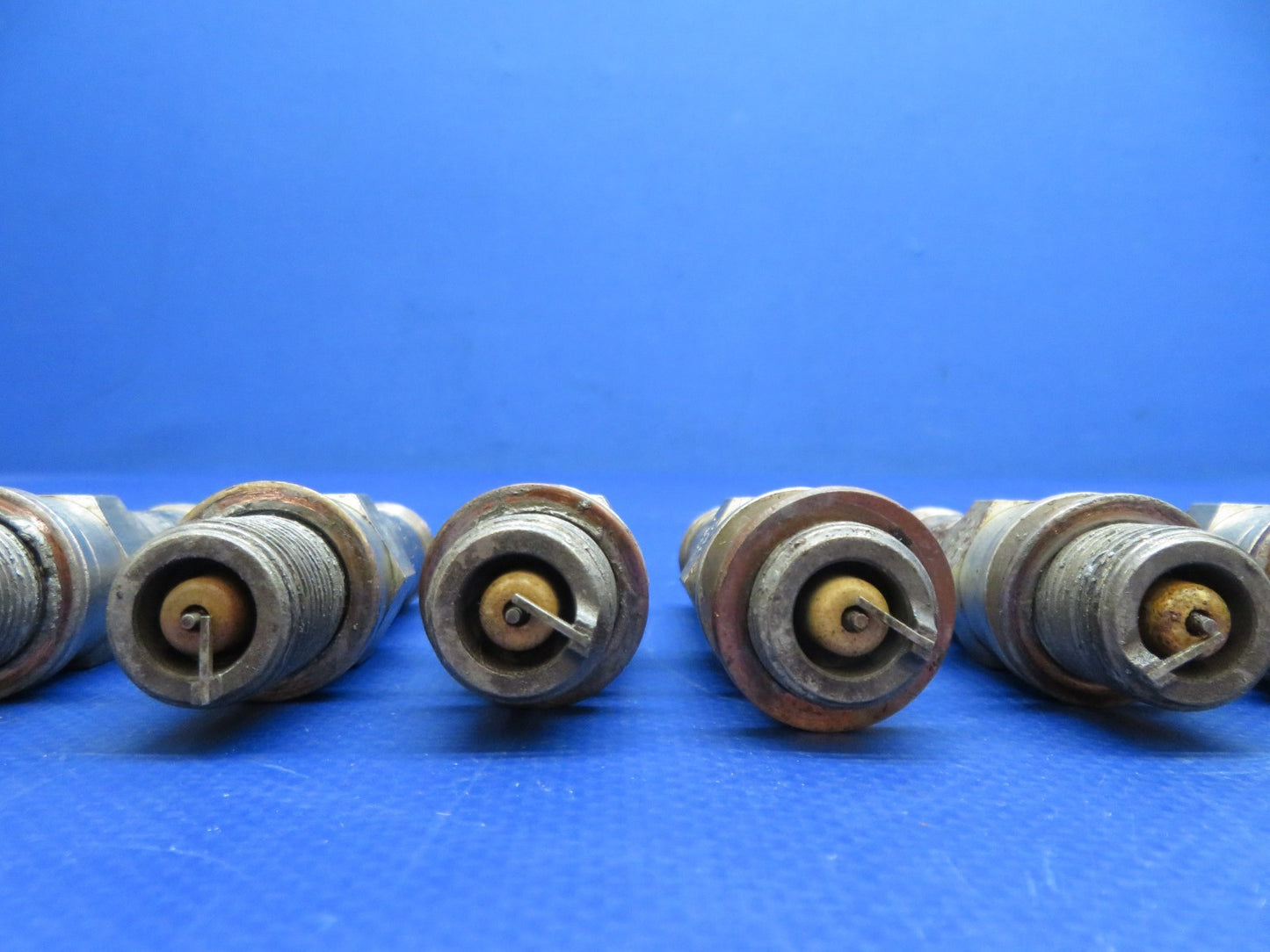 Enstrom 280FX Tempest Fine Wire Spark Plugs P/N URHB32S LOT OF 8 (0526-1364)11
