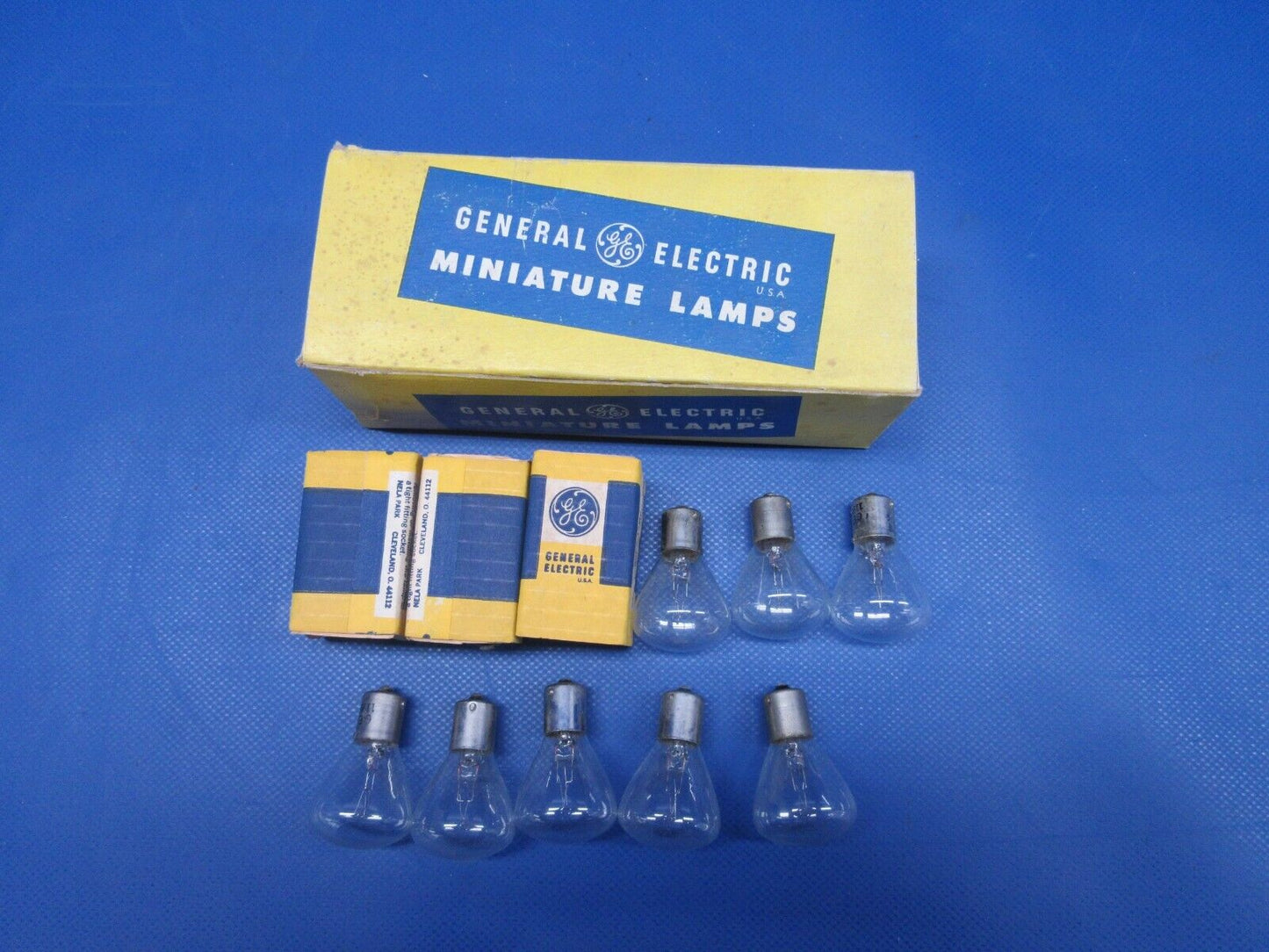 General Electric Miniature Lamps P/N 1119BX3 LOT OF 11 NOS (0424-1112)